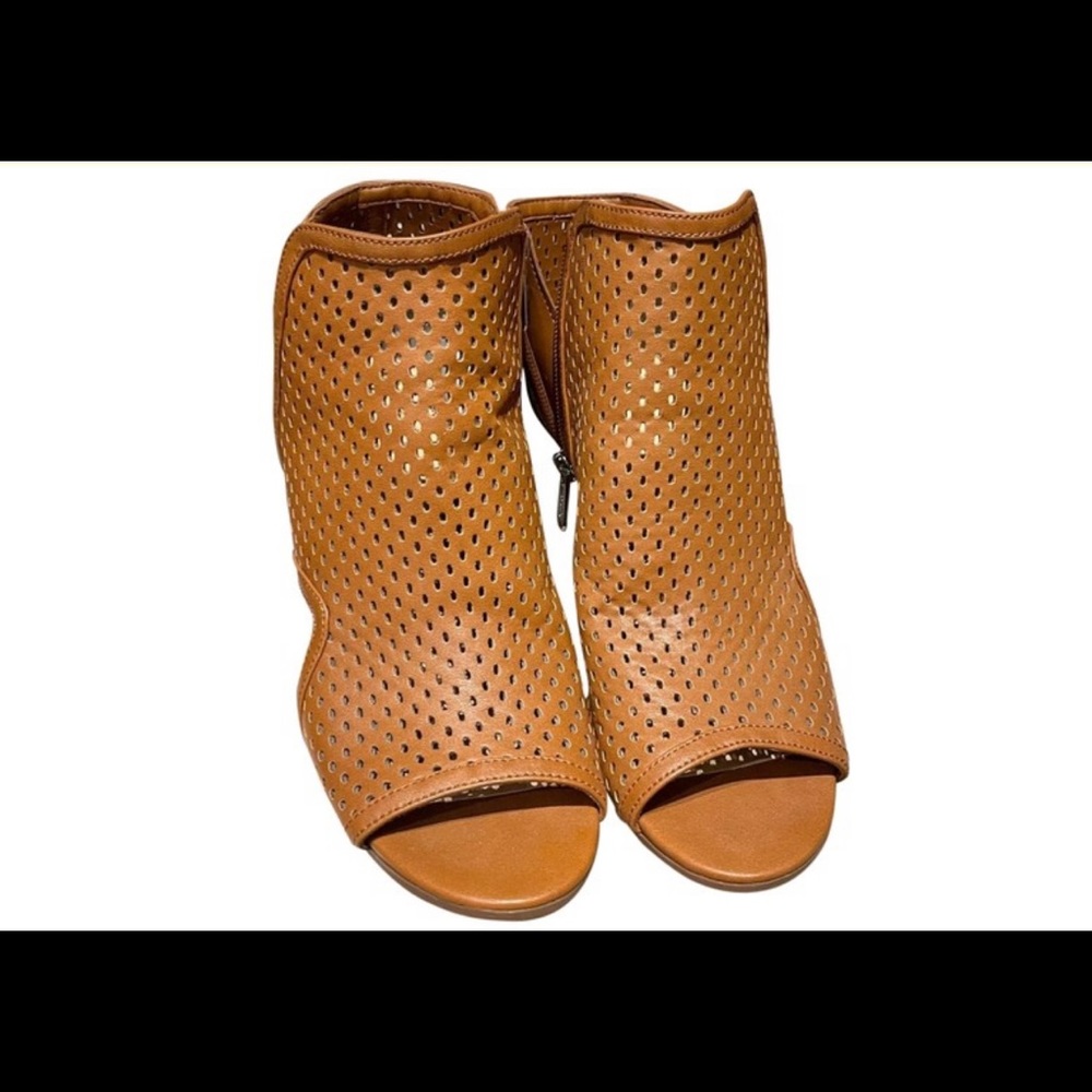 Circus tan block heel sandals